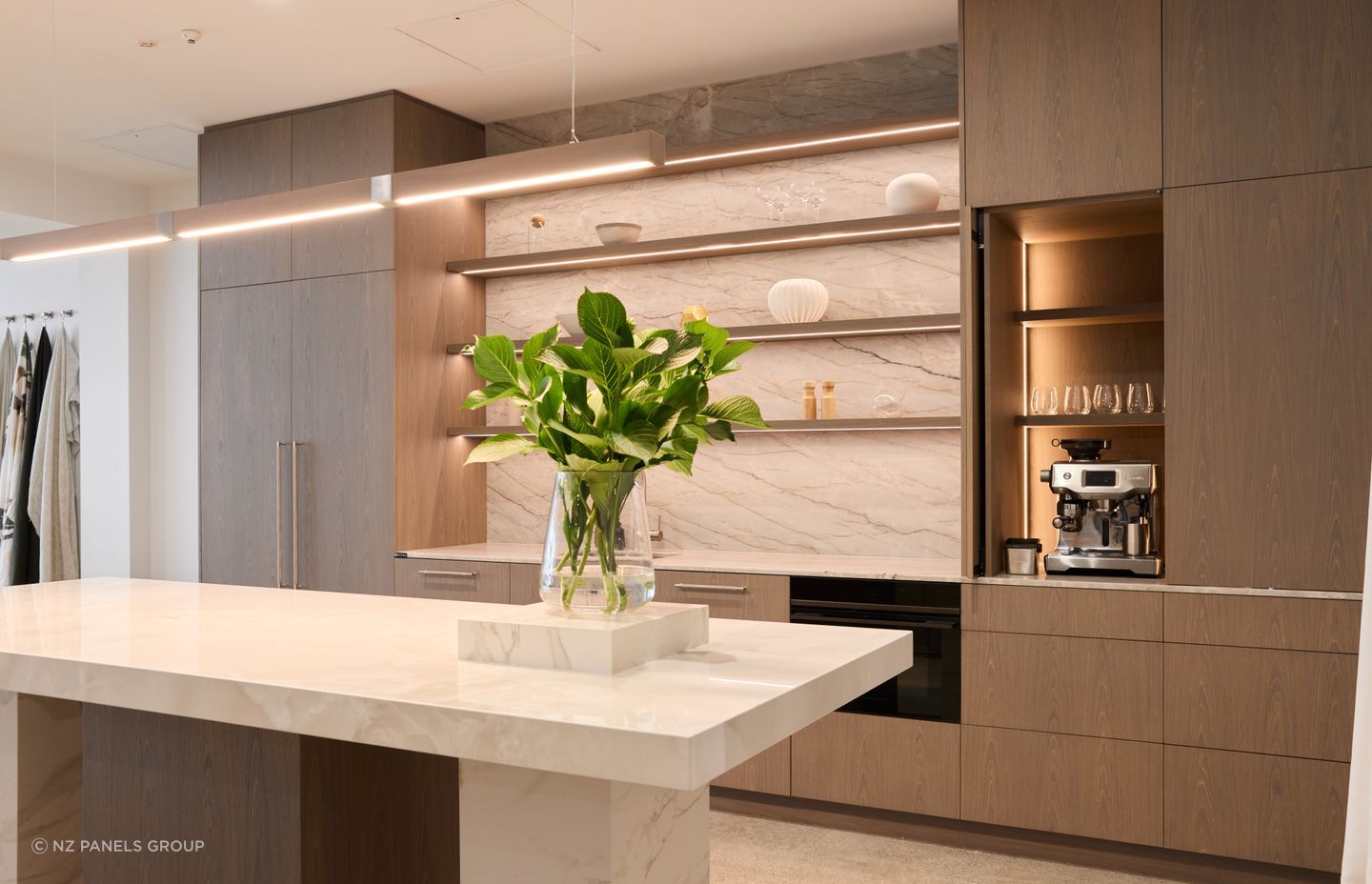 Bestwood's Evoake in a crown cut was chosen for its uniform, easy-to-work-with layon for this stunning showroom kitchen by designer Georgia Langridge of Modi Design.