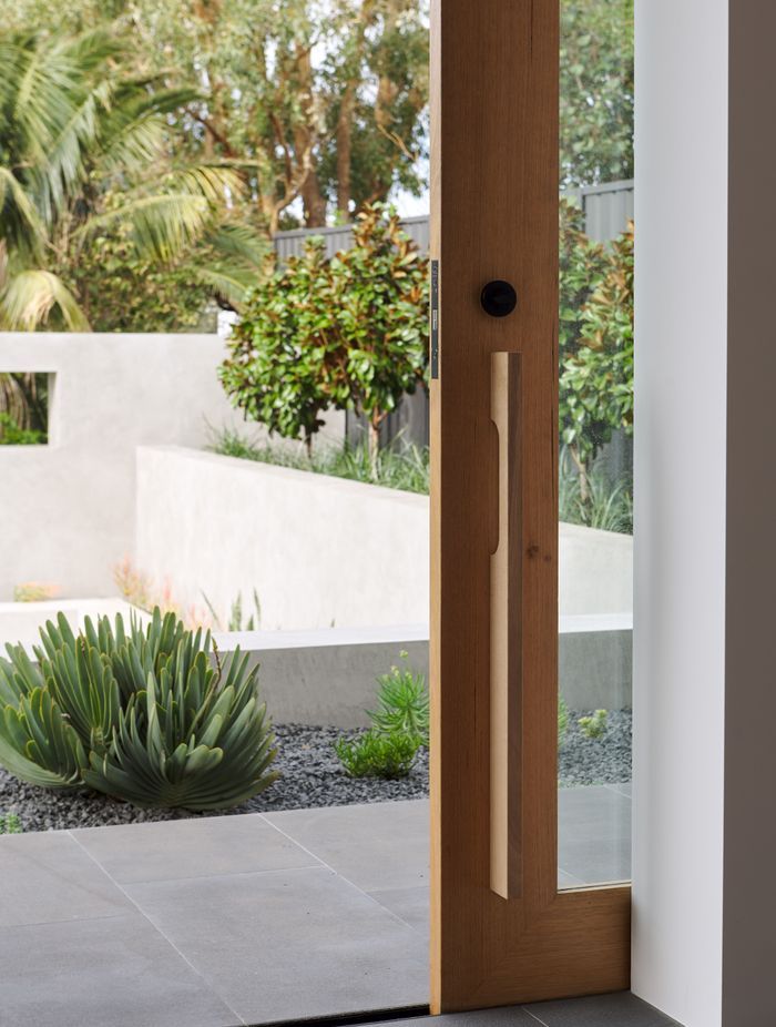 The Bodo Timber Feature Door Handle is the perfect mix of style and strength, crafted from beautiful, durable timber for a timeless and natural look.