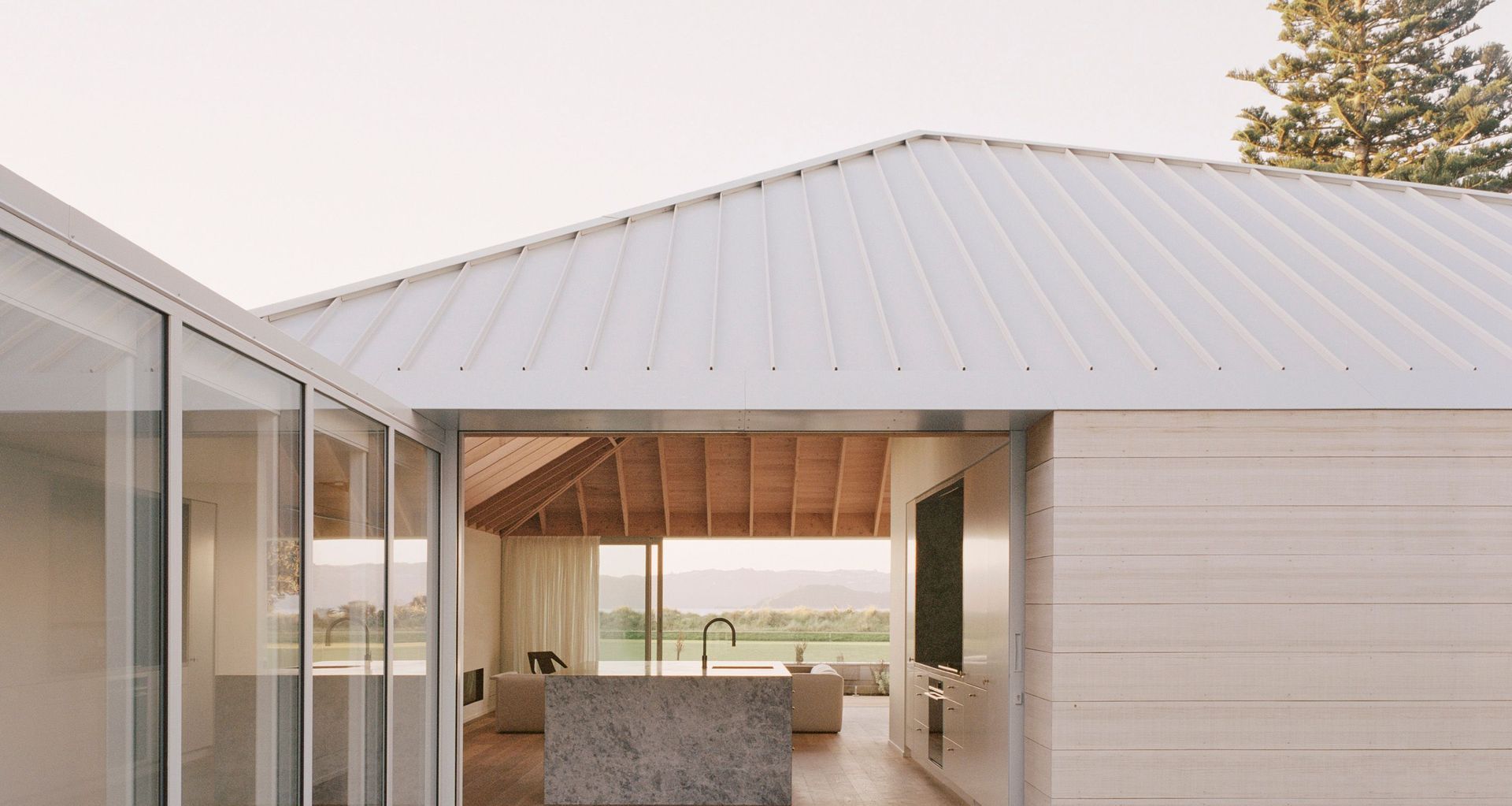 This stunning beachfront home in the lower North Island features a COLORSTEEL tray profile in Gull Grey. Image credit: Rory Gardiner.