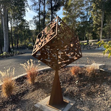 5 metal garden sculpture ideas to elevate your outdoor space