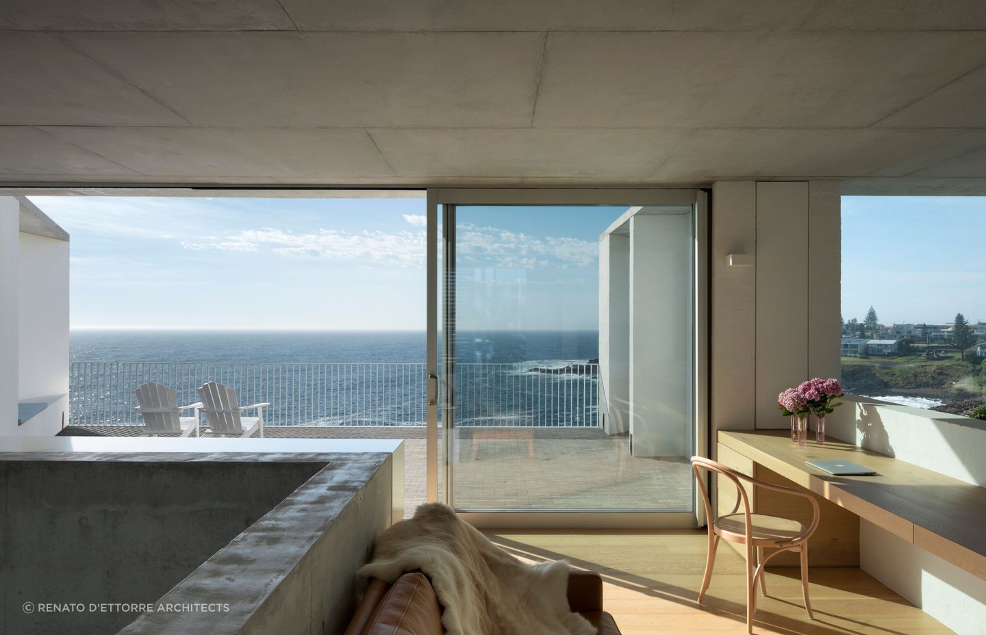 Minimalist touches with extraordinary views in this award-winning home - Photography: Dianna Snape