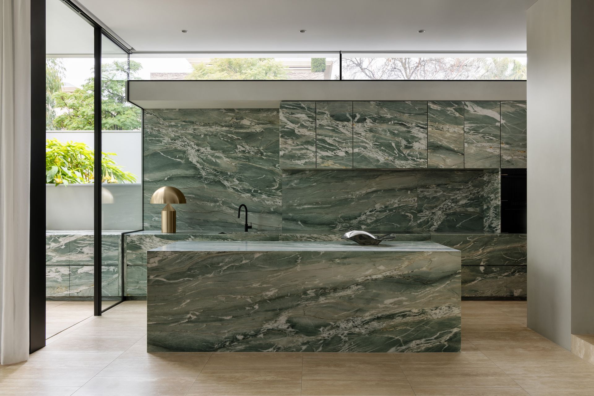 Aquarzo Quartzite gracefully envelops every aspect of the kitchen.