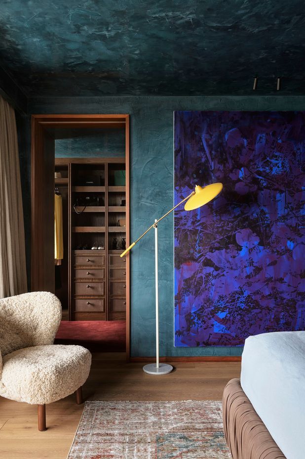 A coloured plaster finish is a great way to add depth as well as texture, as seen here in this bedroom rendered by Bishop Master Finishes.