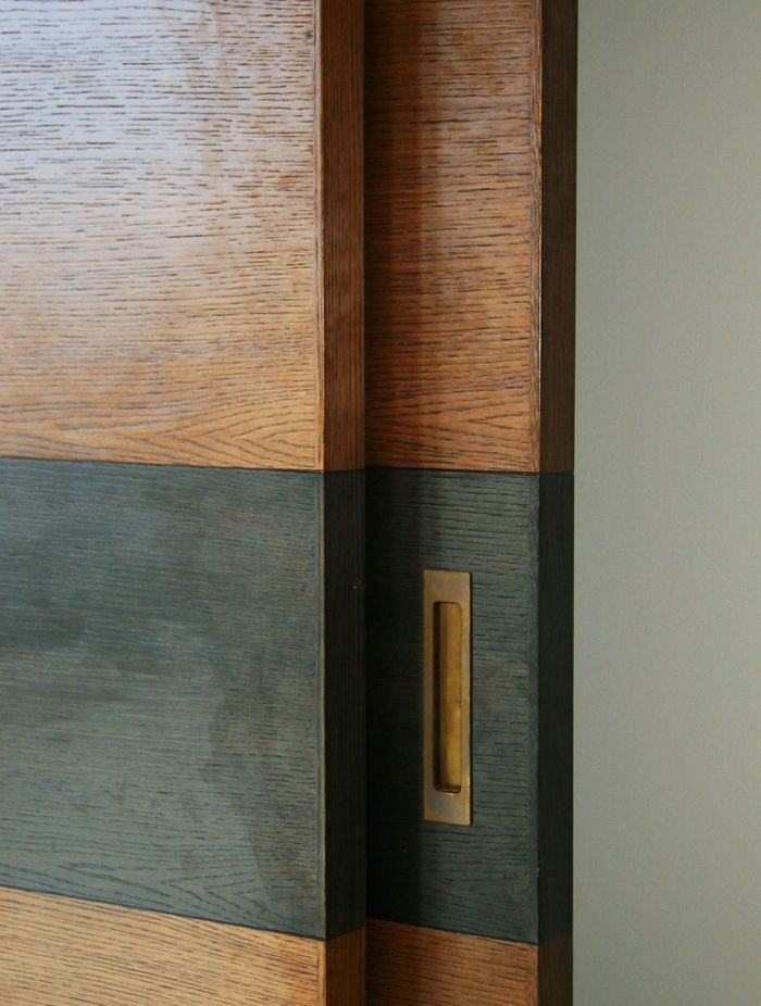 Flush pull handles for sliding doors