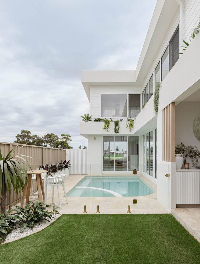 HAAUS Design's Australian take on Palm Springs with DECO solutions tailored for durability.