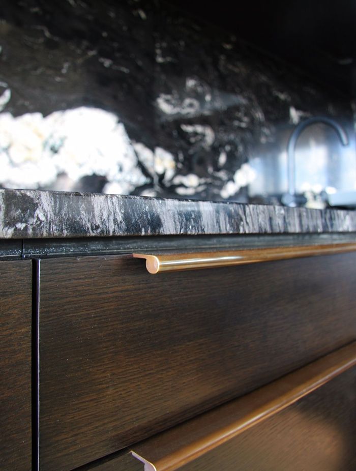 A slimline, integrated solution for drawers and joinery cupboards, the range of Continuous Drawer Pulls is ideal for kitchens, wardrobes, or on cupboard doors.