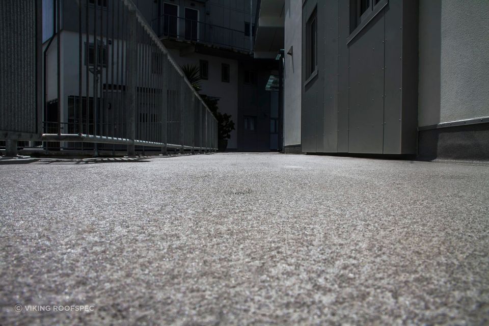 The membrane is available in seven colours.