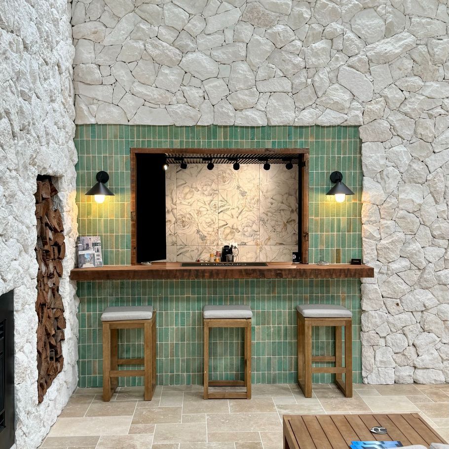 Exploring the pros and cons of sandstone, limestone and travertine on architectural projects