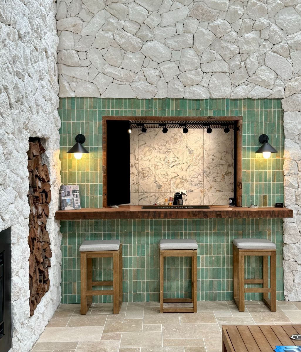 Exploring the pros and cons of sandstone, limestone and travertine on architectural projects