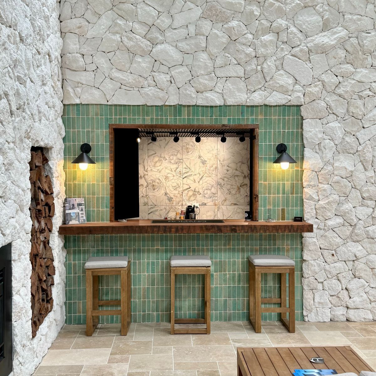 Exploring the pros and cons of sandstone, limestone and travertine on architectural projects