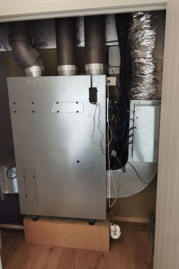 An example of the EOS after installation.