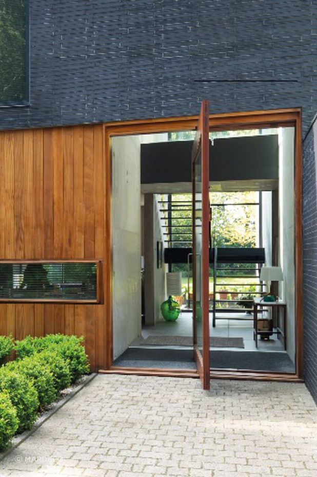 Mardeco's 3D hinges and door pivots offer design flexibility for designers and architects.