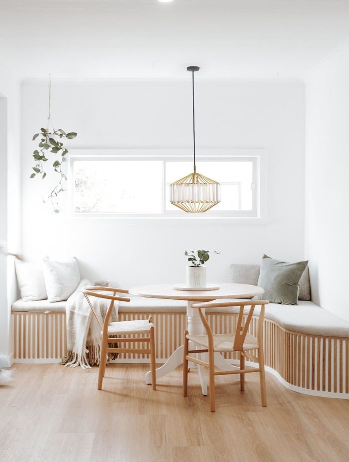 A Butler glass prism pendant draws the eye.