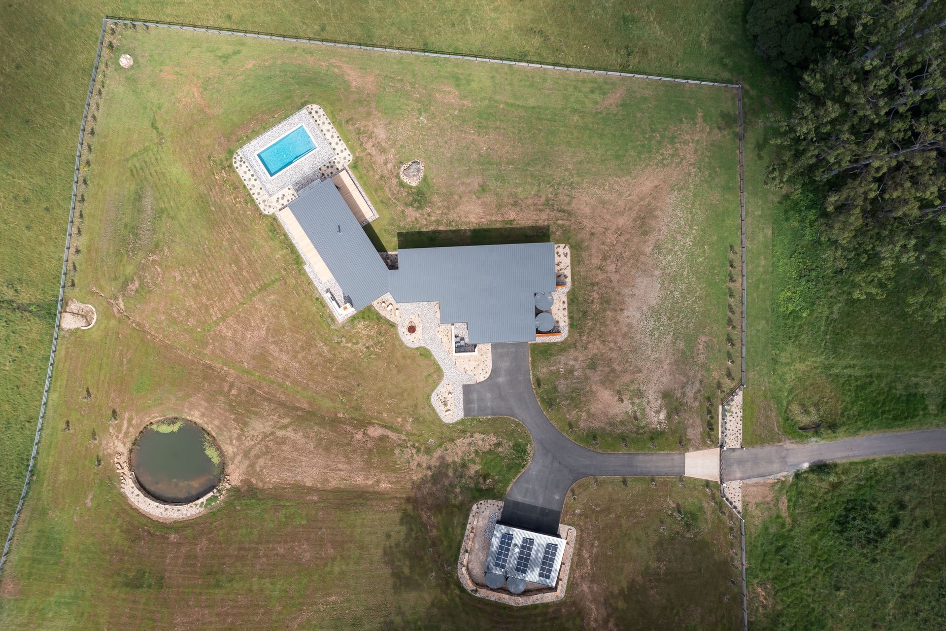 Kangaroo Valley Guest House by Rich Earth | Photography by Peter Brennan
