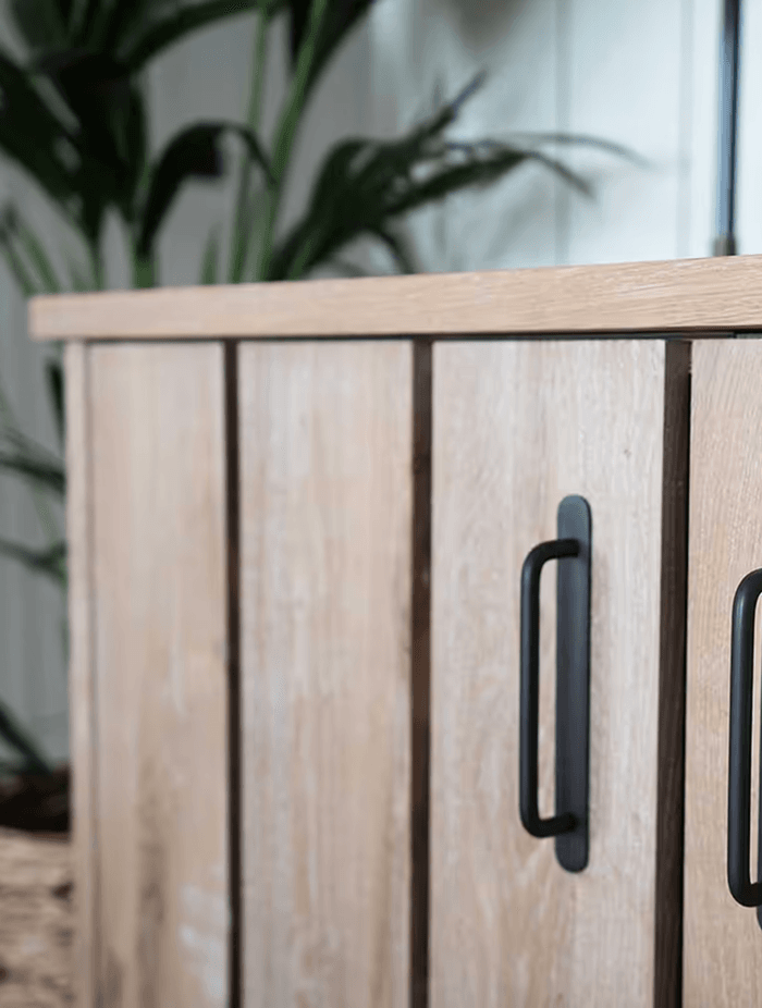 The Kilburn Handle can be easily retrofitted to existing door panels due to the handy backplate that covers holes.