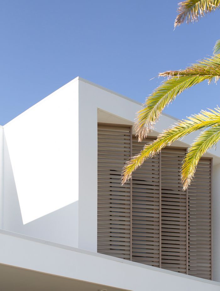 The feedback from architects on Archi-Line is they like the versatility of it with different angles/profiles available, amount of colours/wood grain options as well as being able to be used in the interior and on the exterior.