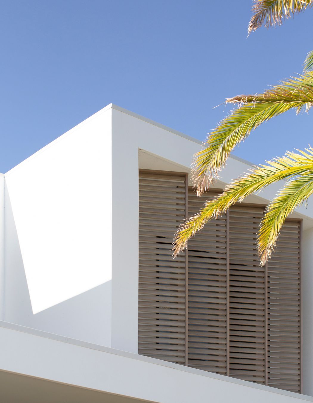 The feedback from architects on Archi-Line is they like the versatility of it with different angles/profiles available, amount of colours/wood grain options as well as being able to be used in the interior and on the exterior.