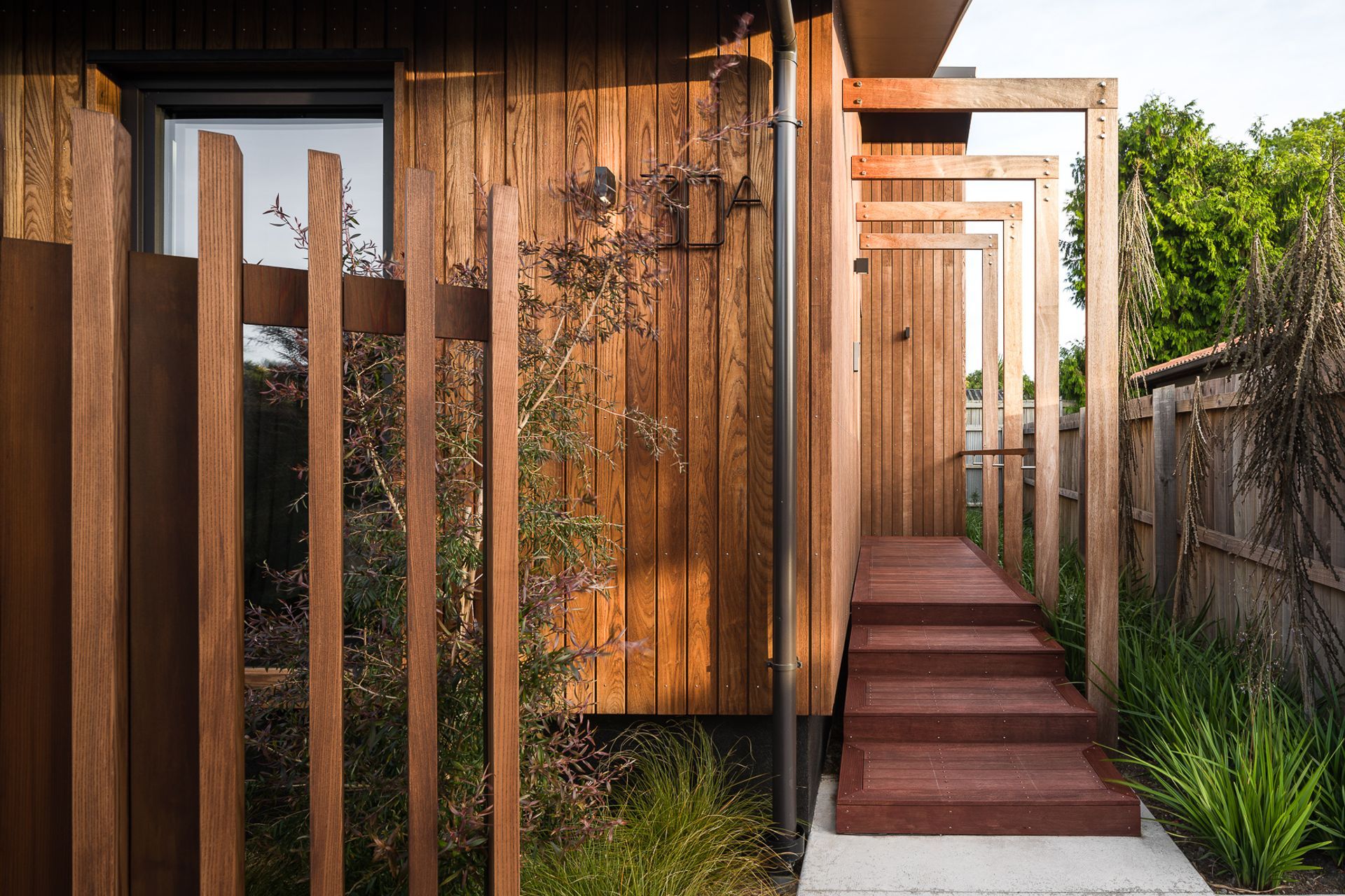 The residential project, designed by Bob Burnett Architecture and built by Dan Saunders Construction, celebrates the natural beauty of timber.