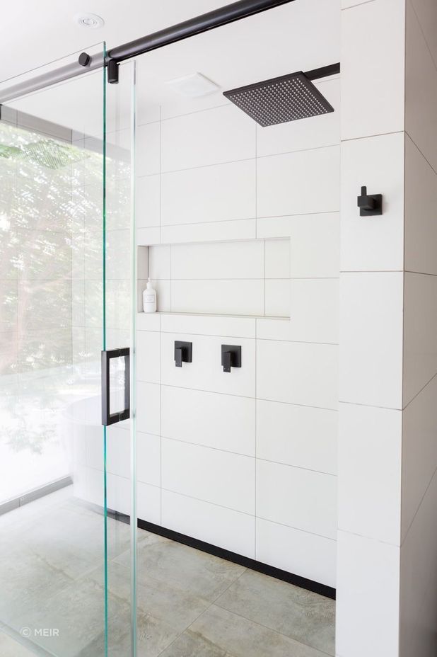 Square Wall Shower w/300mm shower rose w/400mm arm - Matte Black by Meir