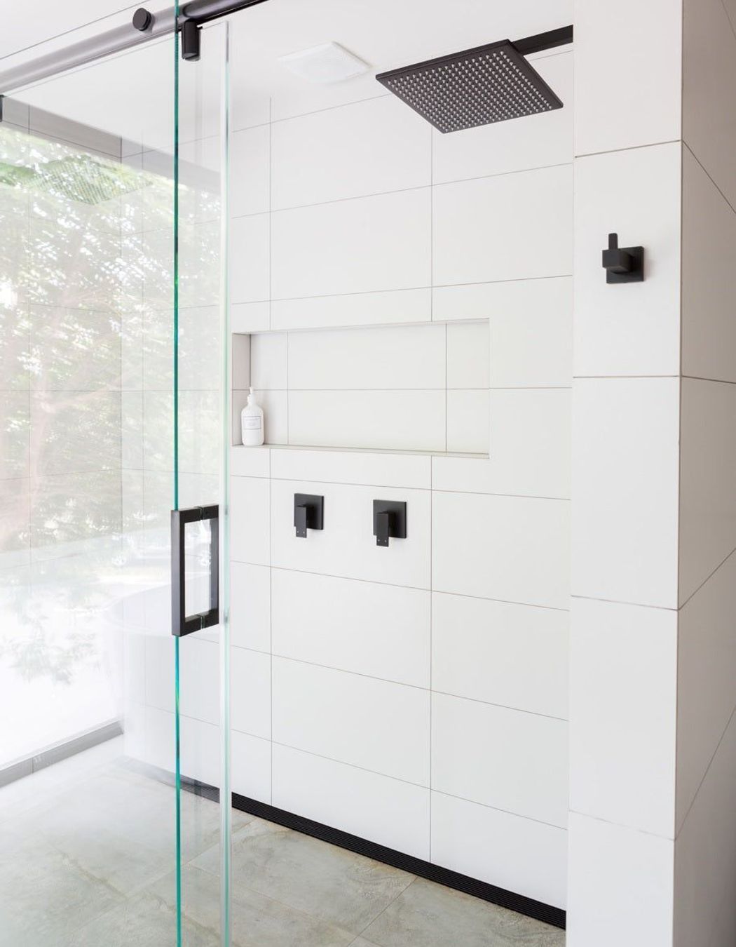 Square Wall Shower w/300mm shower rose w/400mm arm - Matte Black by Meir