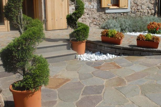 Natural-Stone-Trends-in-Cobblestone-Driveways08.jpg