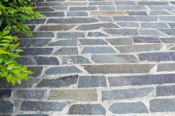 Natural-Stone-Trends-in-Cobblestone-Driveways11.jpg