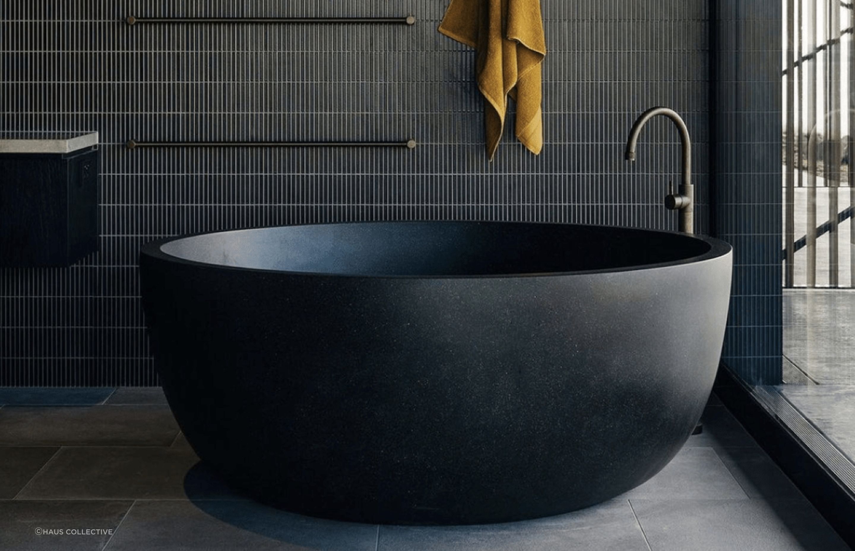 Its handcrafted, timeless form makes the Romeo freestanding bath an exquisite choice for the modern home.