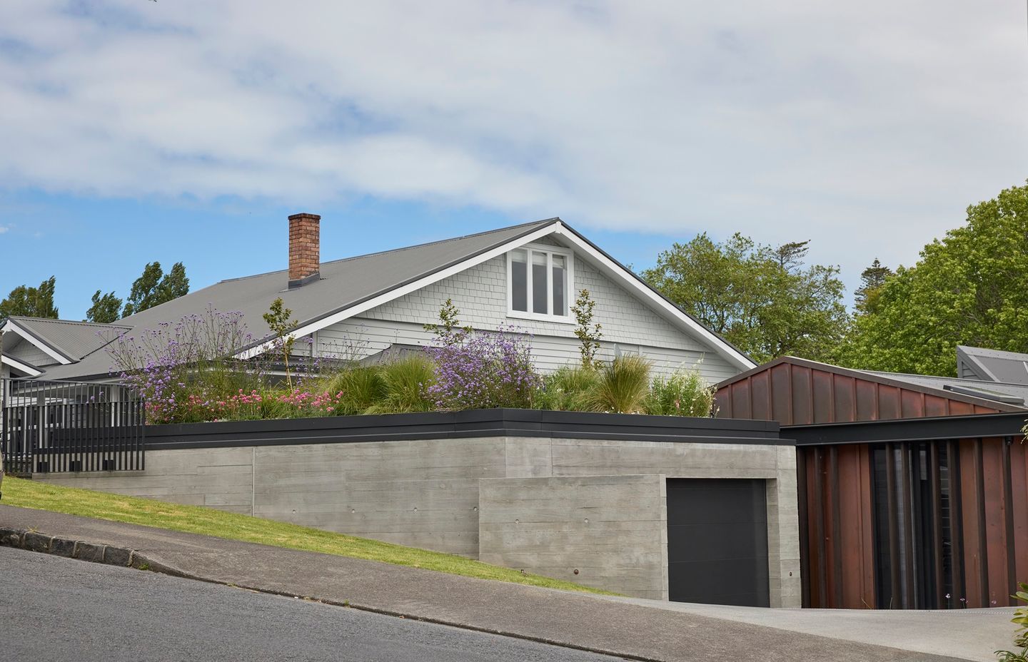 Sitting 1.5 meters above the footpath, the roof-top garden features perennial plants that blossom soft pinks, blues, purples and whites throughout the warmer seasons.