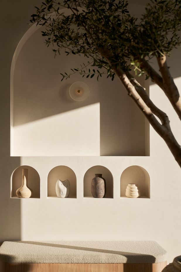 The classic chalky texture on these arched recesses creates a classic yet contemporary aesthetic.