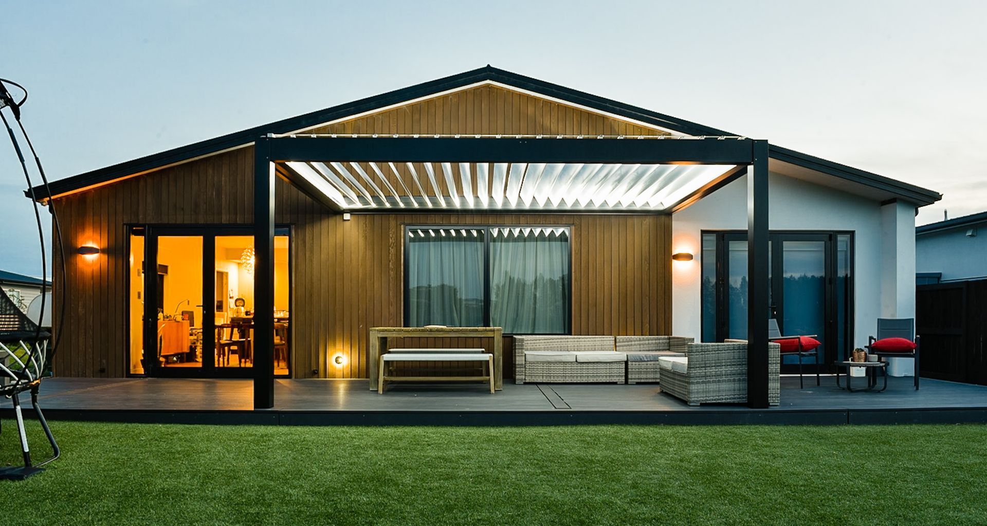 An incredible Opening Louvre roof by NZ Louvres features on this gorgeous St Paul's Property.