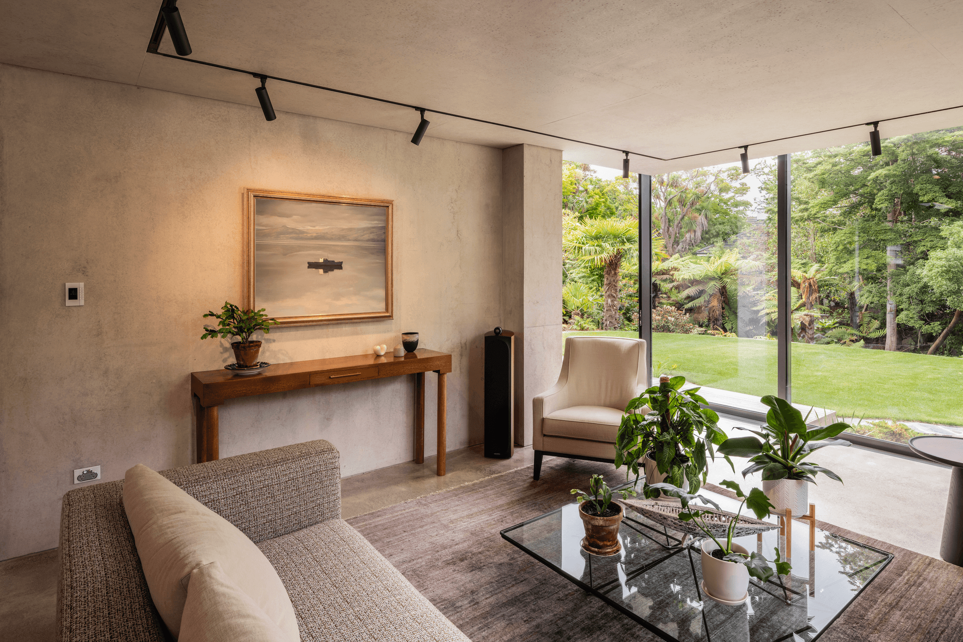 The in-situ concrete ceiling in this living space is perfectly colour-matched to the tilt panel walls, using PeterFell 651 oxide.