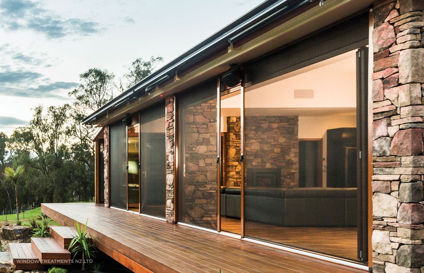 A stylish example of an outdoor roller blind with the Securo® Side Roll – Exterior Roller Blind.