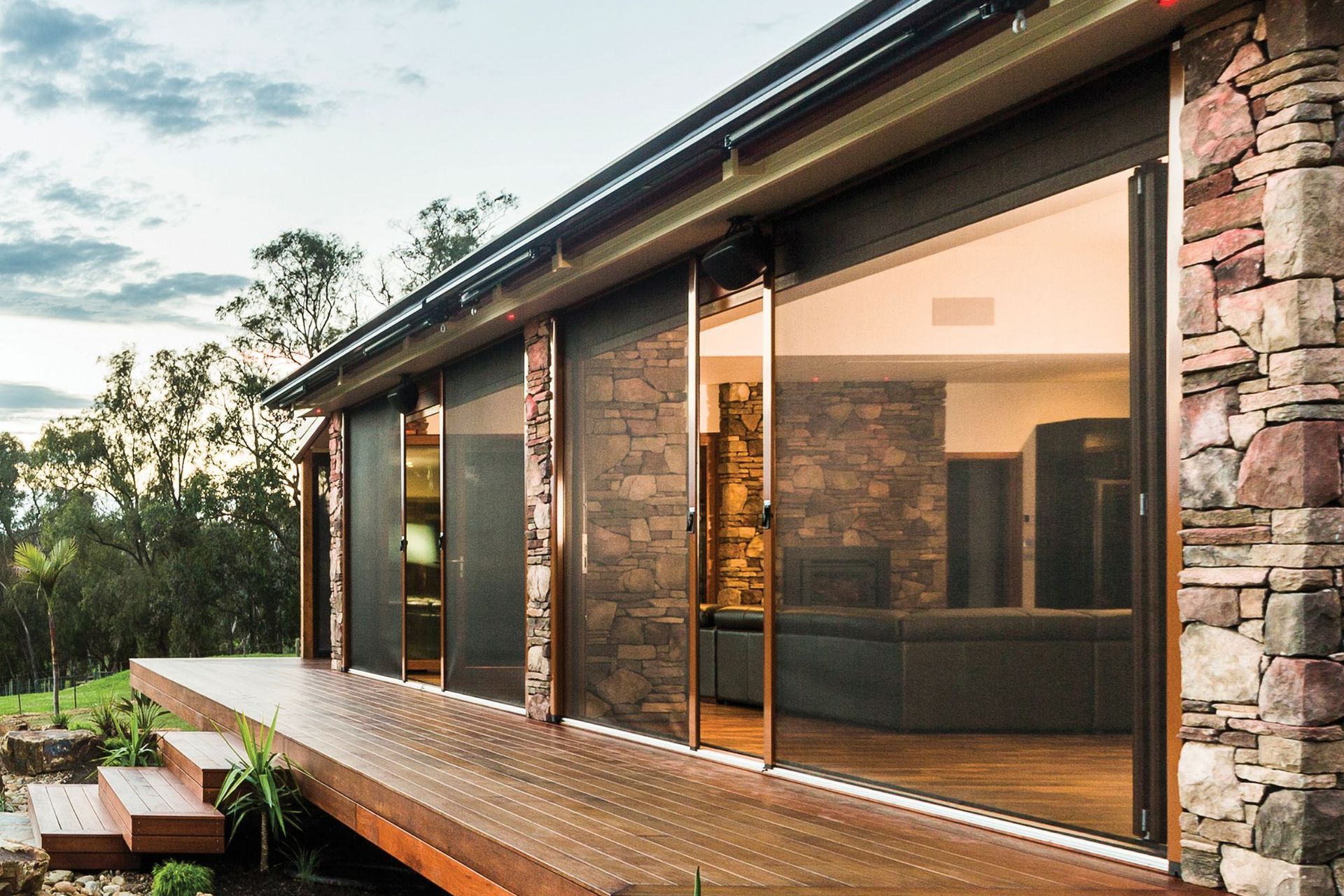 A stylish example of an outdoor roller blind with the Securo® Side Roll – Exterior Roller Blind.