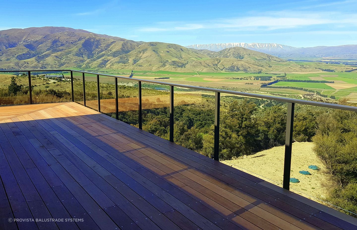 A semi frameless glass balustrade by Provista Balustrade Systems gives a clean and modern look, opening this deck up to the views.