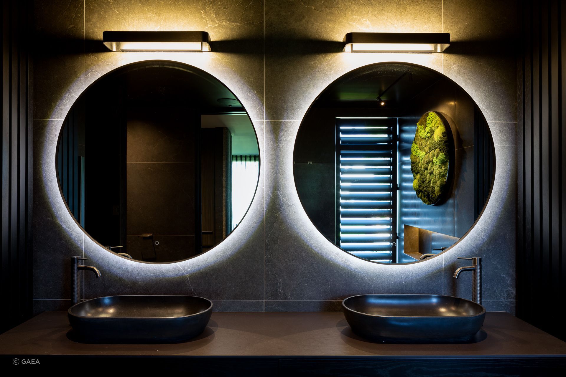 Always entrust professionals, especially where complex elements are involved, flawlessly showcased in this bathroom in Queenstown - Photography: Marina Matthews