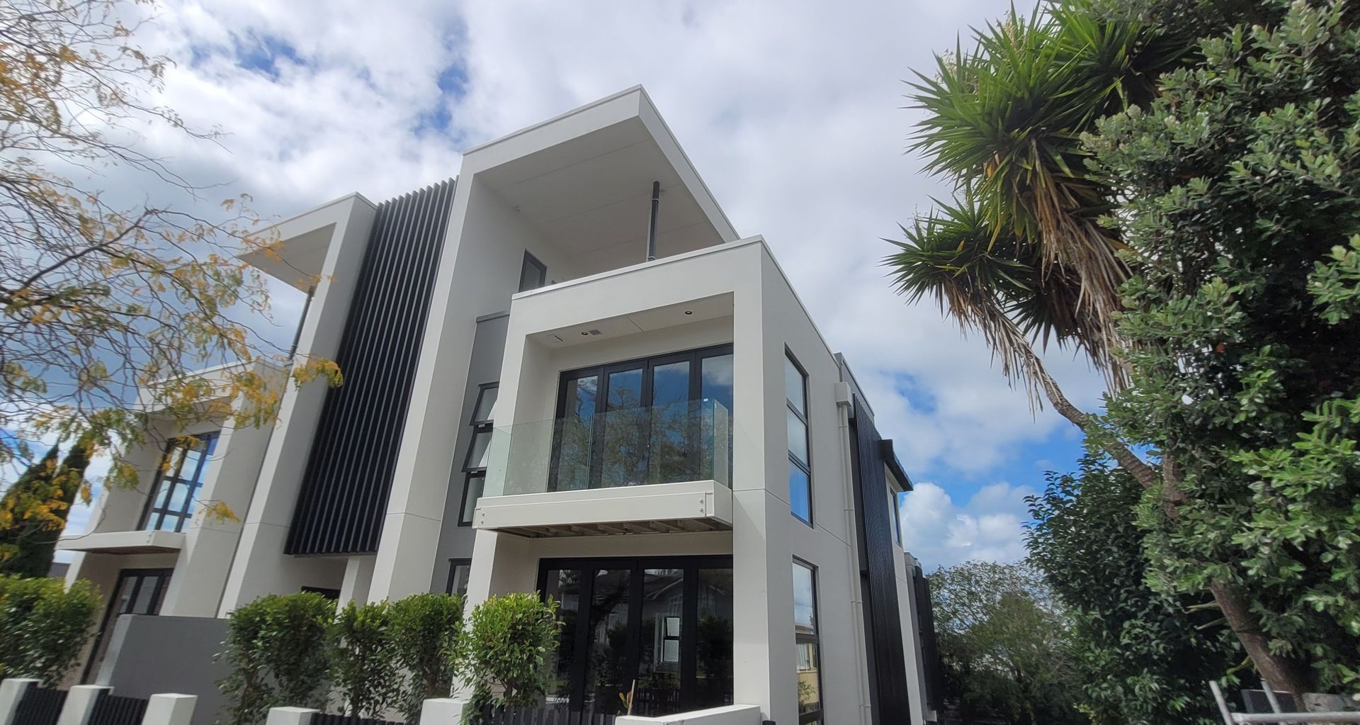 These Takapuna apartments are clad with lightweight concrete from Resene Construction Systems.