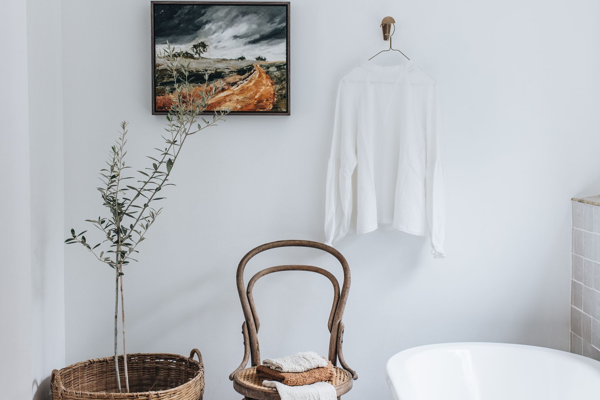 This stunning cottage renovation in Dubbo shows the wall can be your canvas, even in the bathroom - Photography: Abbie Mellé