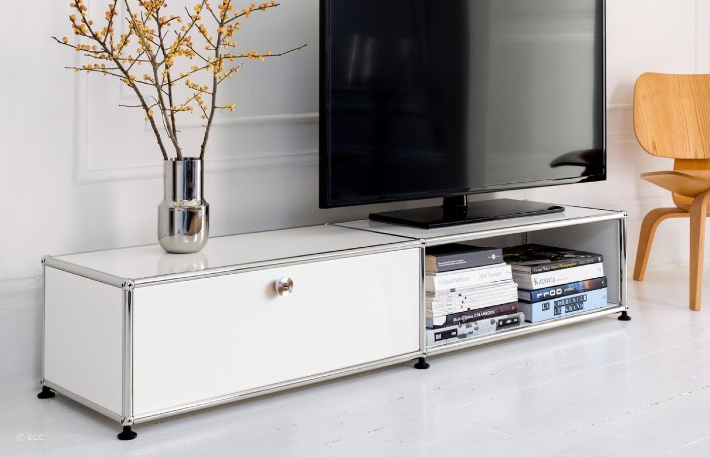 Sleek, contemporary and vibrant — the USM Haller Entertainment Unit.