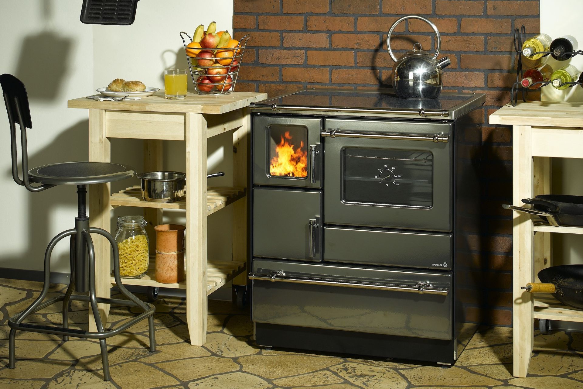 The Ambiente Line K 128 F Wood Stove achieves the perfect balance of traditional looks and modern convenience.
