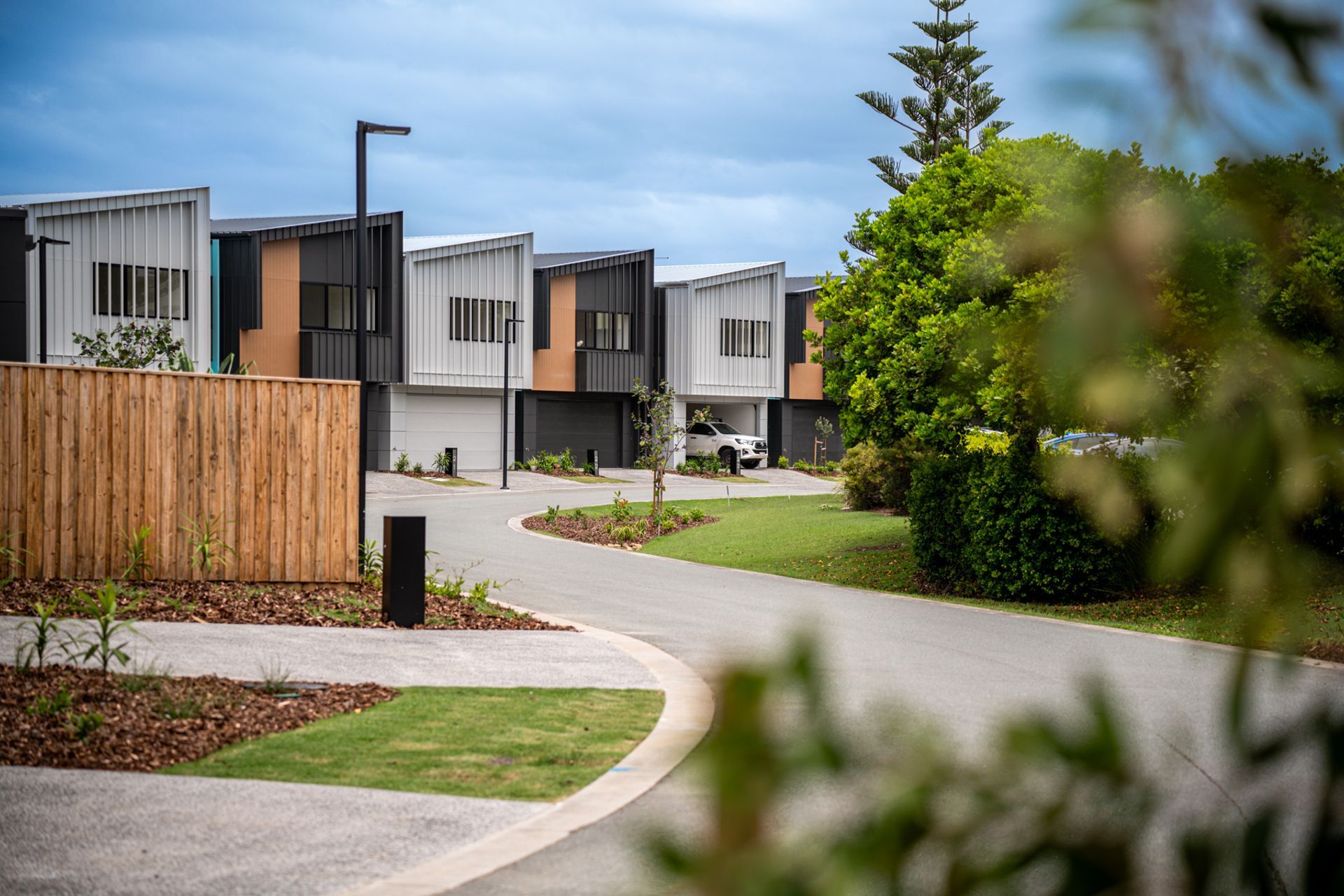 Modern beachside living with contrasting tones and a fun pop of turquoise.