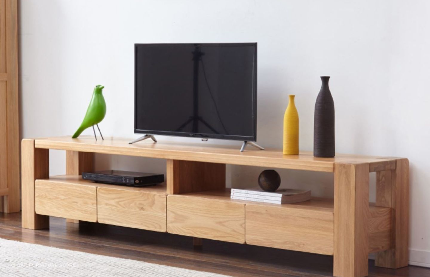 Crafted from solid oak, the Cuba TV Entertainment Unit is both robust and stylish making it a great long-term investment.