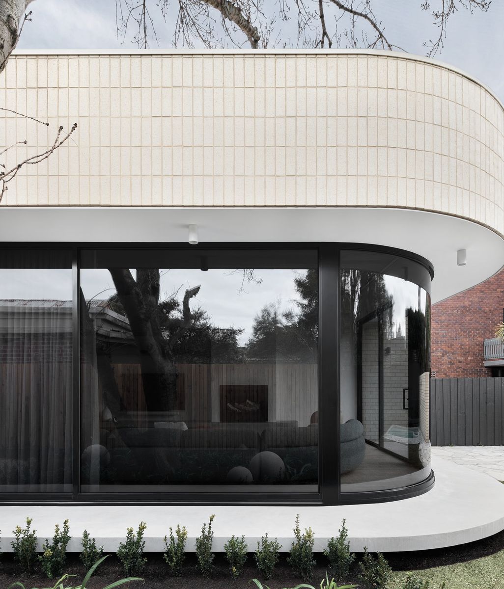 Future to the back: heritage houses with unexpectedly modern extensions