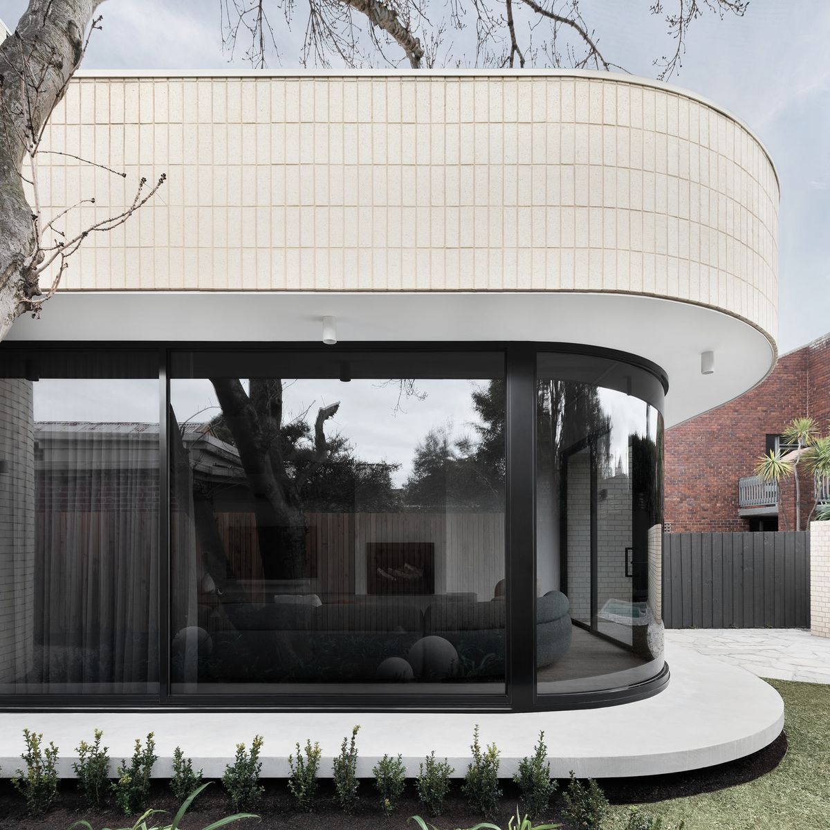 Future to the back: heritage houses with unexpectedly modern extensions