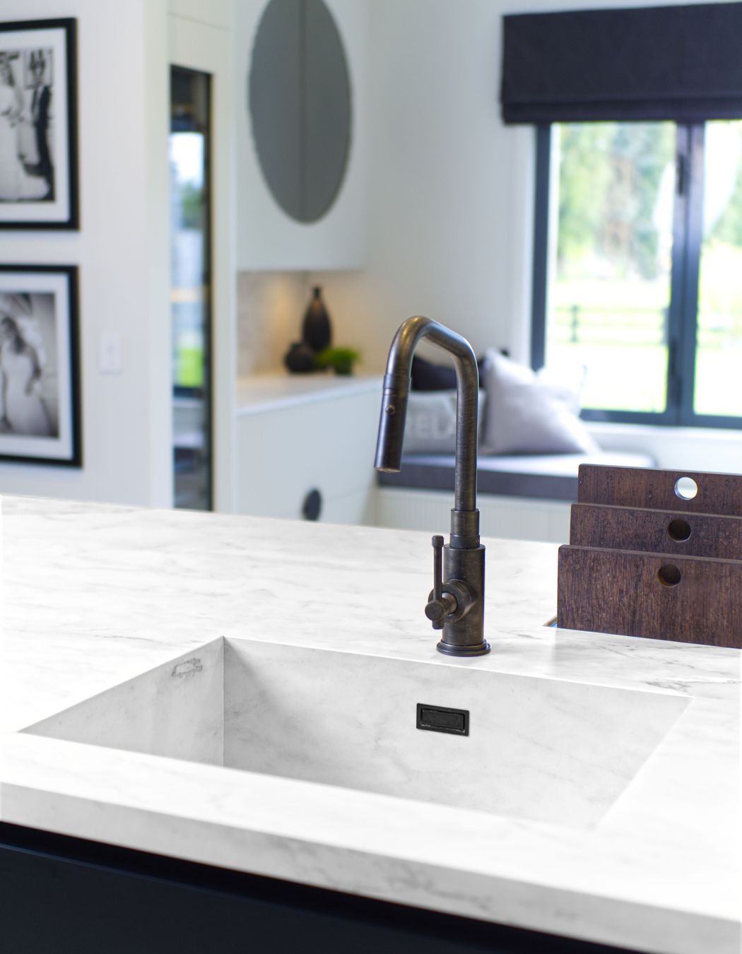 Dark kitchens can provide high contrast.