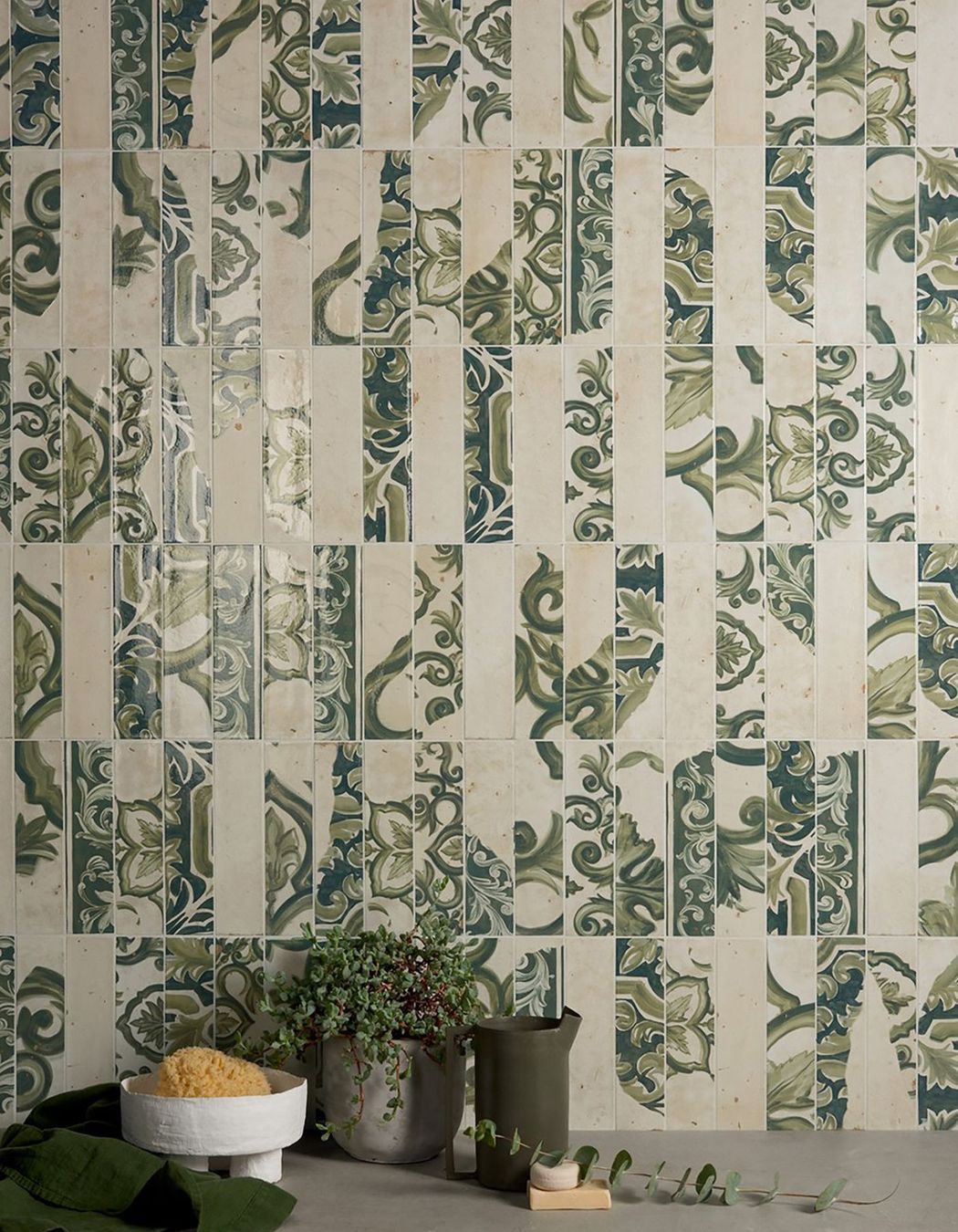 Designed and made in Italy, FREGIO is a decorative wall tile collection that skilfully captures the patterns and colours of Mediterranean Majolica pottery.