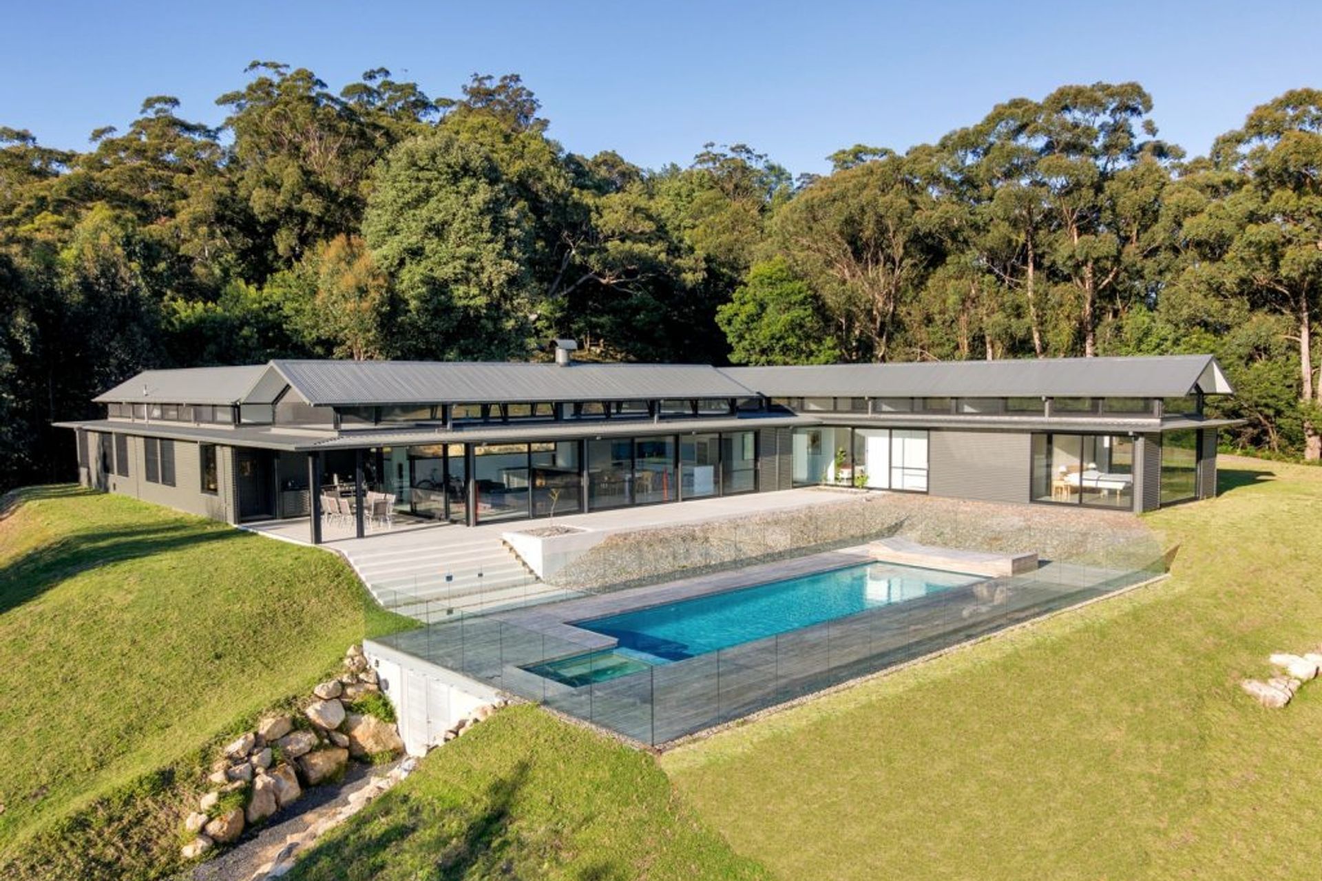 Rural Retreat Kangaroo Valley by Utz Sanby Architects | Photography by Marian Riabic