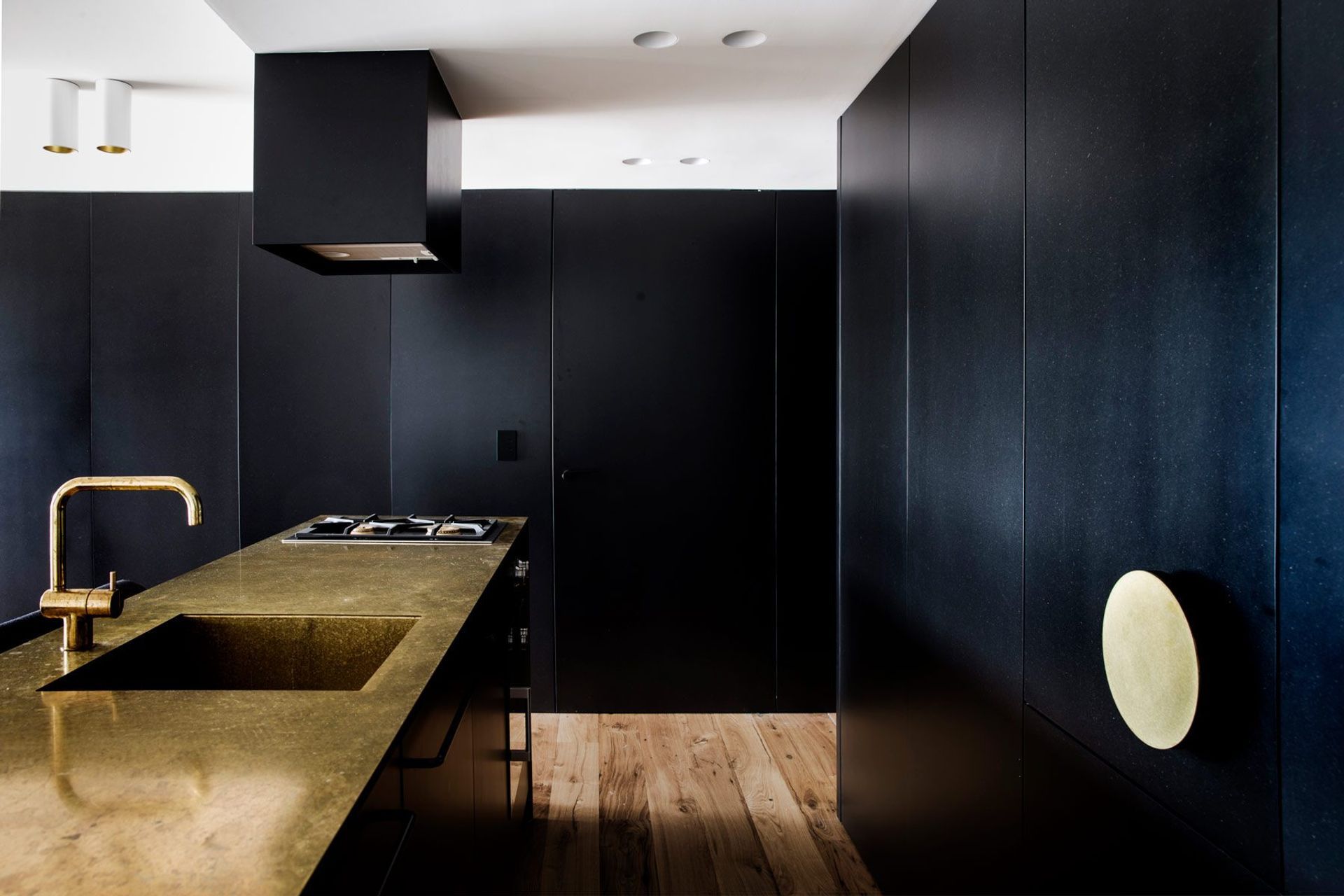 Finger Wharf Apartment by Studio Prineas | Photography by Chris Warnes & Katherine Lu