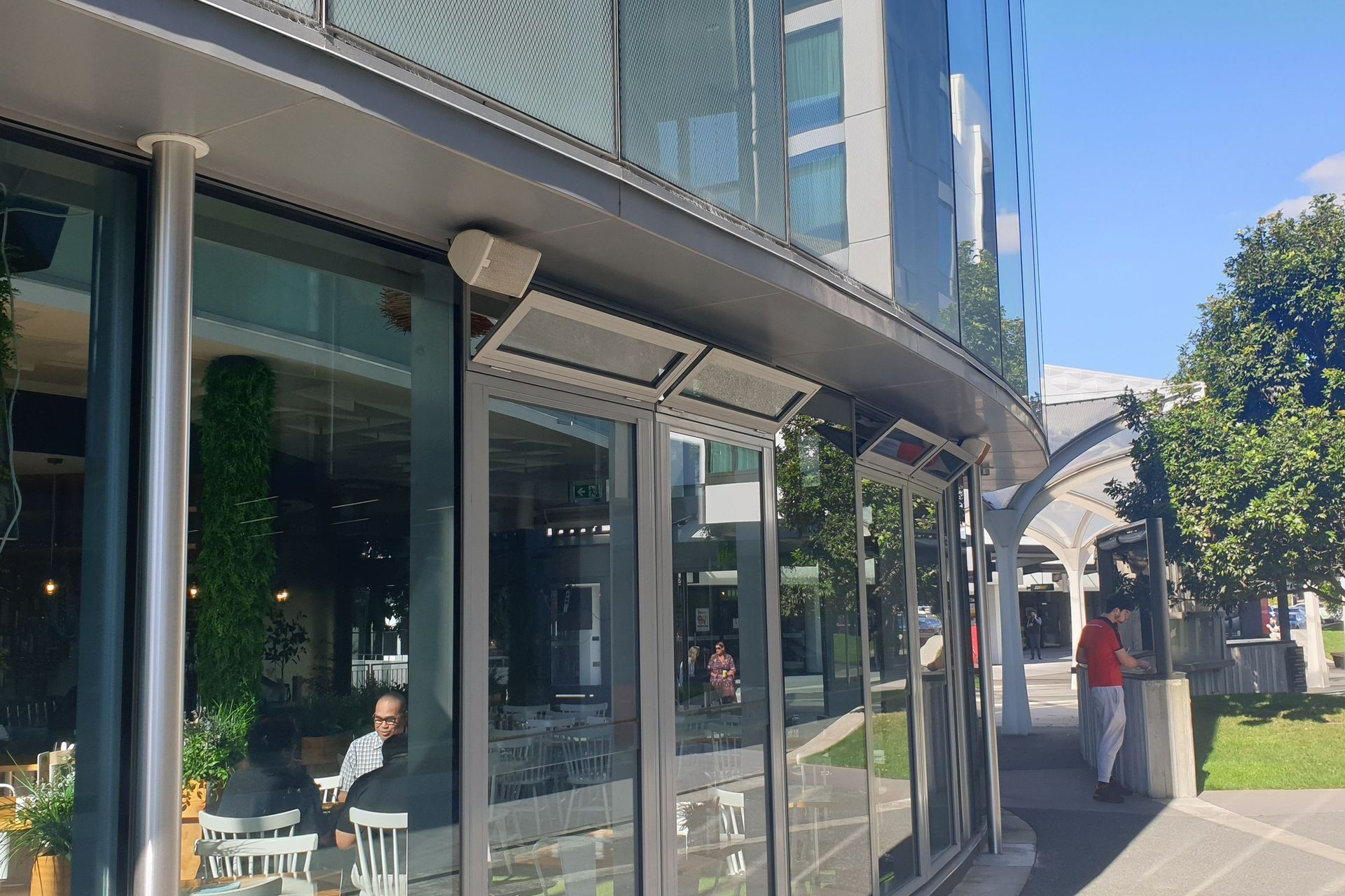 EllisCo supplied and installed the chain drive motorlink actuator, and motor controller standard natural ventilation for control panels to supply natural ventilation for the Crossing Highbrook bar and restaurant area.