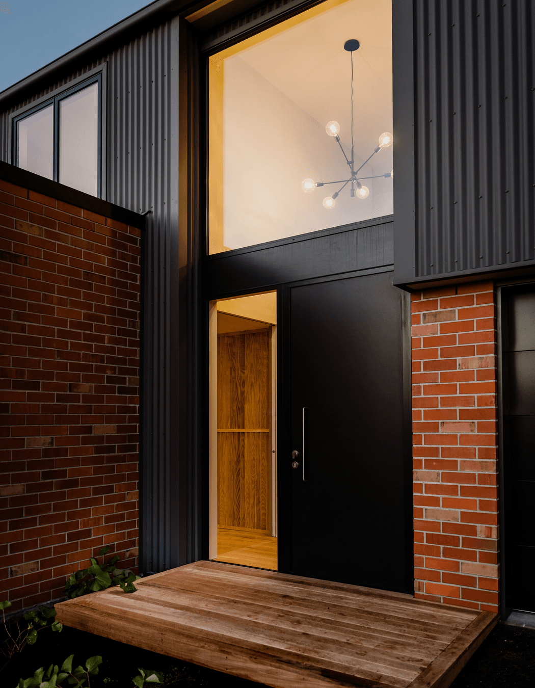 This contemporary finish is especially stylish when paired with a tray profile for roofs and looks equally good teamed with trapezoidal and corrugated cladding profiles.