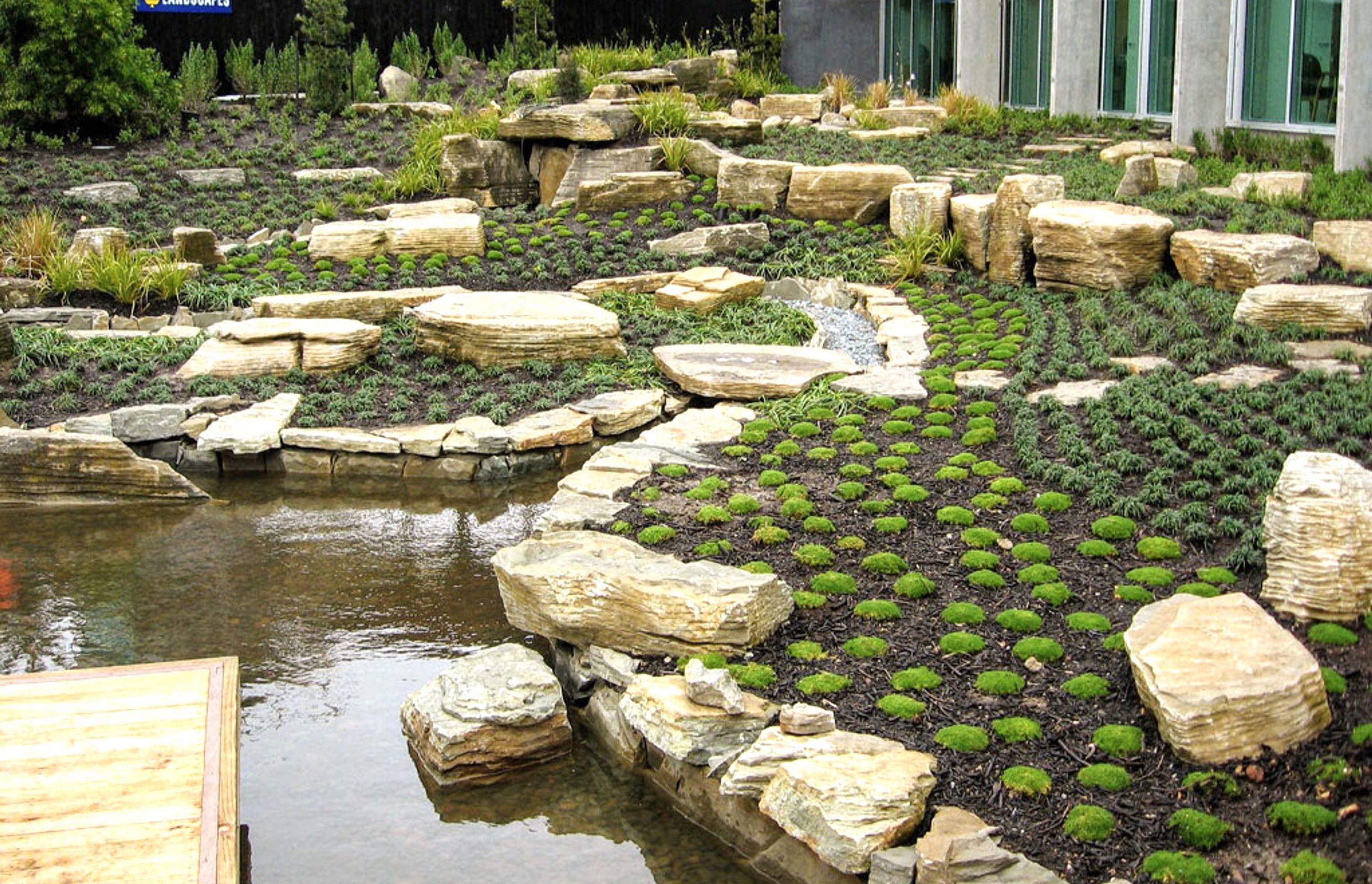 Large natural flagstones have been used throughout this landscape to both define and accentuate various areas of planting. Flagstones have also been used as stepping stones for pathways.